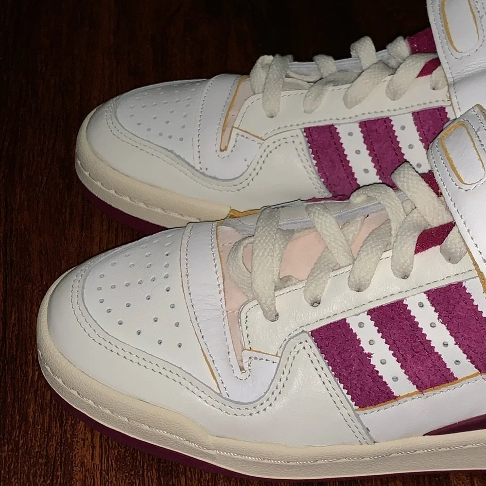 Adidas size 10 Forum 84 low
